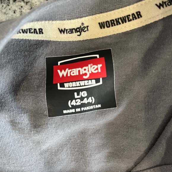 NWT 2 Wrangler “Work Wear” Shirts - Picture 4 of 8